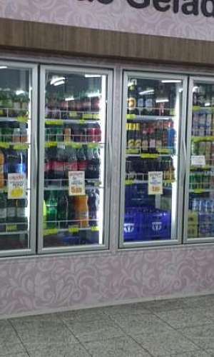Câmara fria com porta expositora Câmara fria com porta expositora