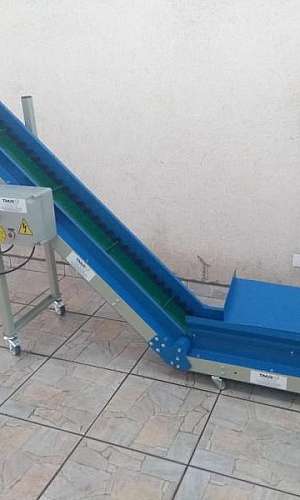 Esteira plana com elevação Esteira plana com elevação