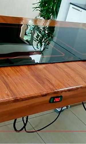 Mesa com pista quente Mesa com pista quente