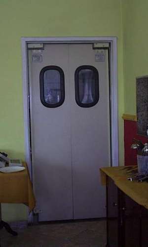 Porta vai e vem para restaurante Porta vai e vem para restaurante